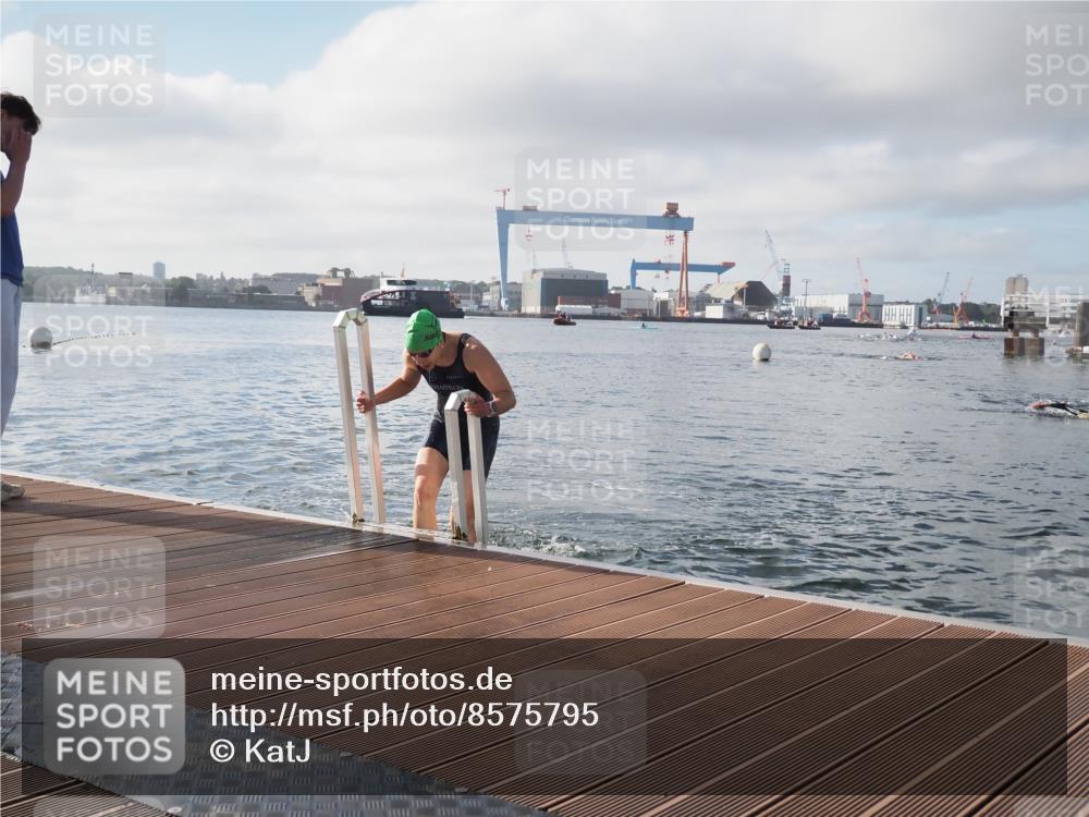 17.08.2025 - KN Förde Triathlon 2025 KatJ http://msf.ph/oto/8575795 17.08.2025 09:08:04 Schwimmen 106, 252, 106, 252 meine-sportfotos.de