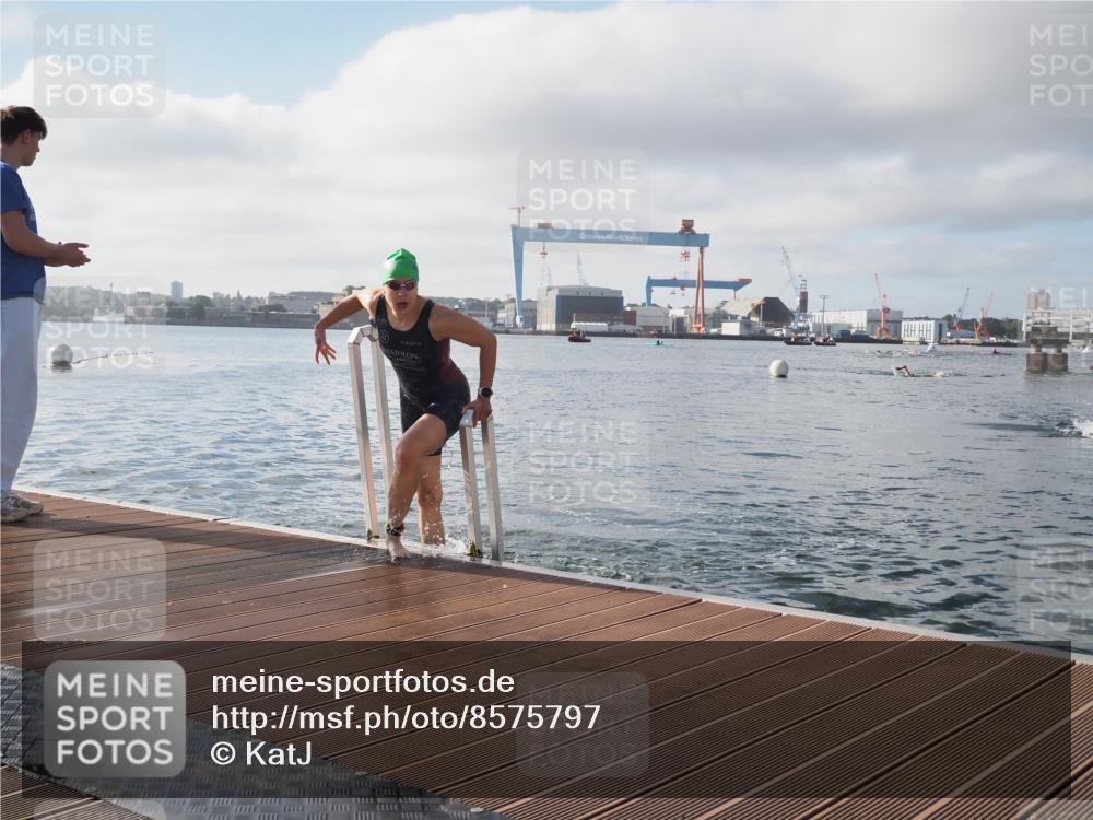 17.08.2025 - KN Förde Triathlon 2025 KatJ http://msf.ph/oto/8575797 17.08.2025 09:08:05 Schwimmen 106, 252, 106, 252 meine-sportfotos.de