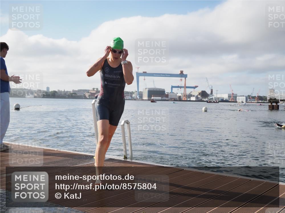 17.08.2025 - KN Förde Triathlon 2025 KatJ http://msf.ph/oto/8575804 17.08.2025 09:08:06 Schwimmen 106, 252, 106, 252 meine-sportfotos.de
