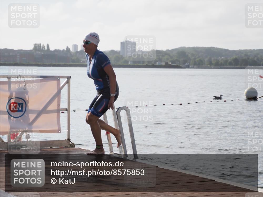 17.08.2025 - KN Förde Triathlon 2025 KatJ http://msf.ph/oto/8575853 17.08.2025 09:09:57 Schwimmen 102, 108, 110, 108, 110 meine-sportfotos.de