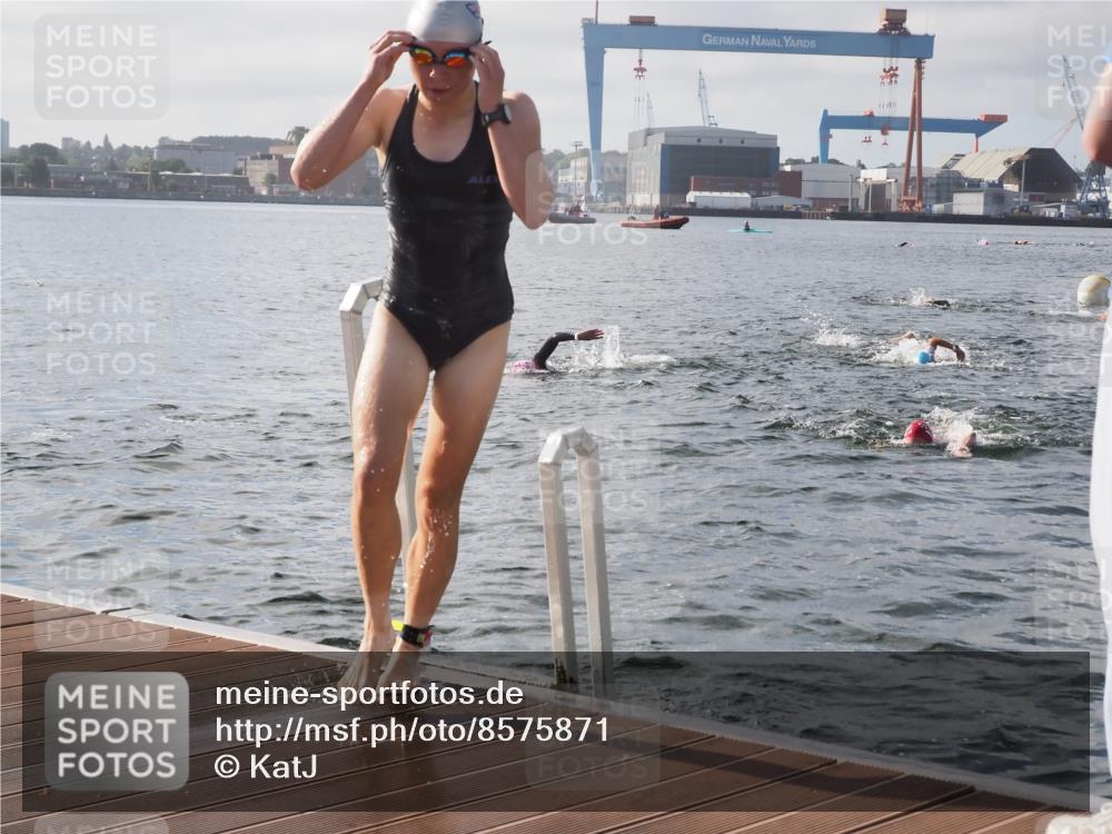 17.08.2025 - KN Förde Triathlon 2025 KatJ http://msf.ph/oto/8575871 17.08.2025 09:10:05 Schwimmen 102, 110, 120, 102, 110, 120 meine-sportfotos.de