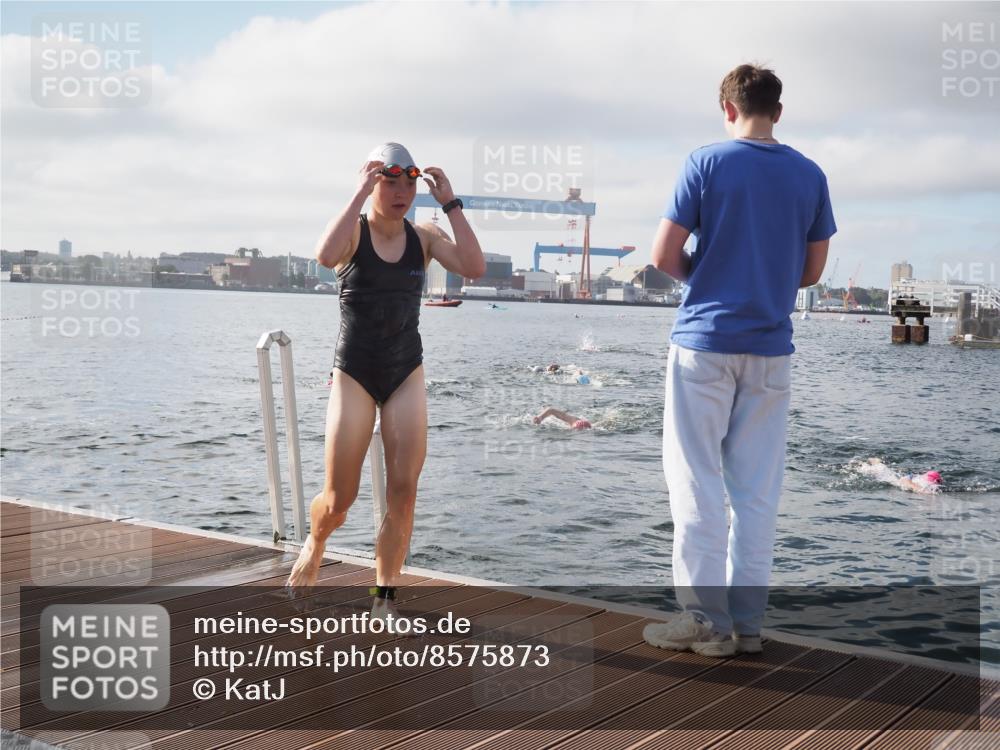 17.08.2025 - KN Förde Triathlon 2025 KatJ http://msf.ph/oto/8575873 17.08.2025 09:10:06 Schwimmen 102, 109, 110, 120, 102, 110, 120 meine-sportfotos.de