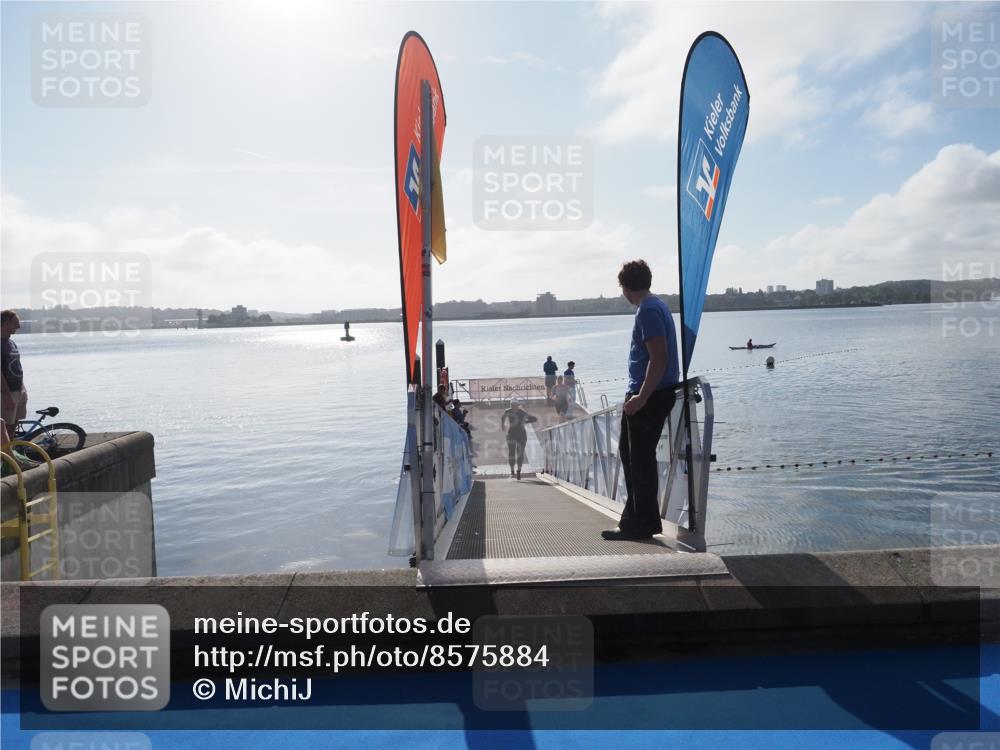 17.08.2025 - KN Förde Triathlon 2025 MichiJ http://msf.ph/oto/8575884 17.08.2025 09:07:41 Schwimmen 104, 103, 104 meine-sportfotos.de