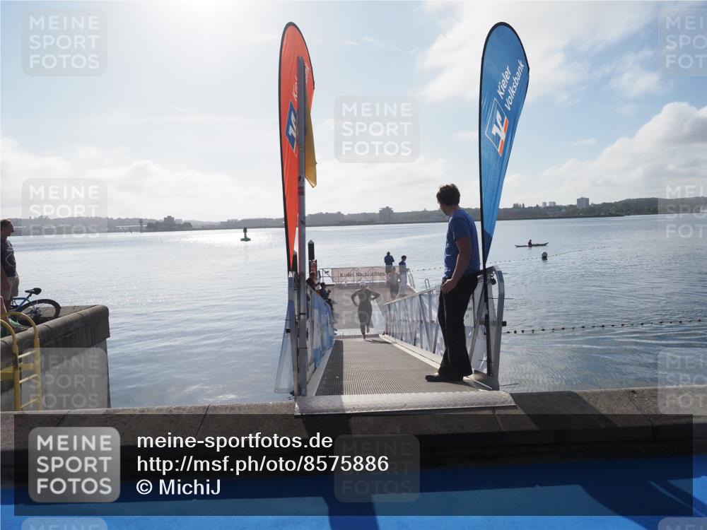 17.08.2025 - KN Förde Triathlon 2025 MichiJ http://msf.ph/oto/8575886 17.08.2025 09:07:41 Schwimmen 104, 103, 104 meine-sportfotos.de