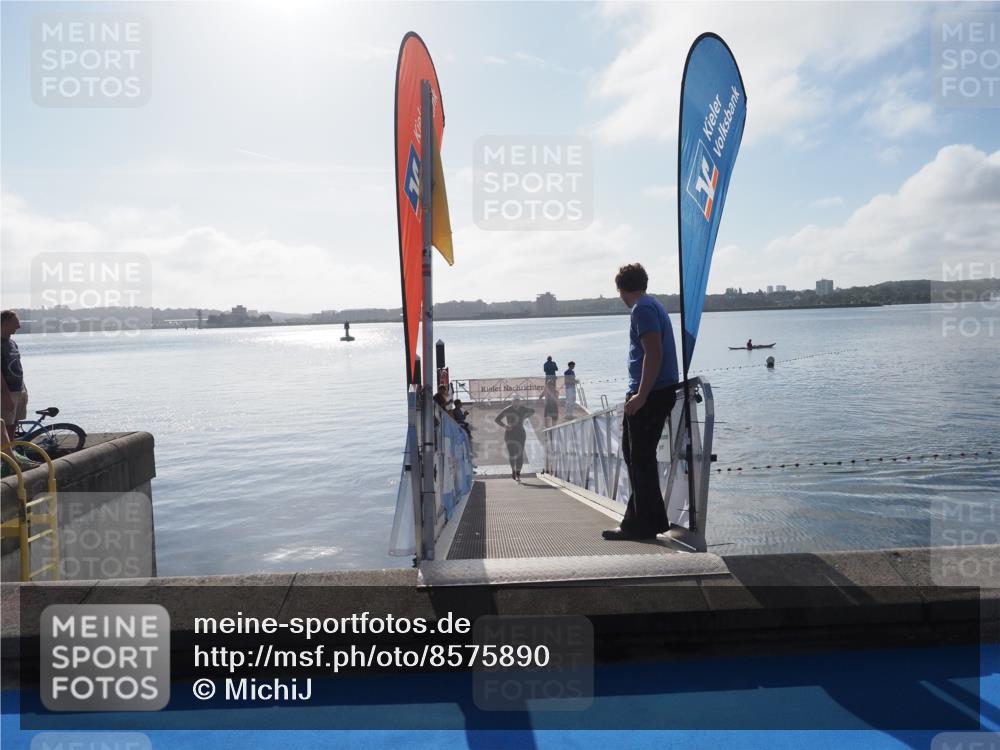 17.08.2025 - KN Förde Triathlon 2025 MichiJ http://msf.ph/oto/8575890 17.08.2025 09:07:41 Schwimmen 104, 103, 104 meine-sportfotos.de