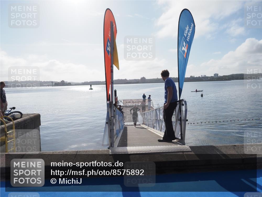 17.08.2025 - KN Förde Triathlon 2025 MichiJ http://msf.ph/oto/8575892 17.08.2025 09:07:41 Schwimmen 104, 103, 104 meine-sportfotos.de