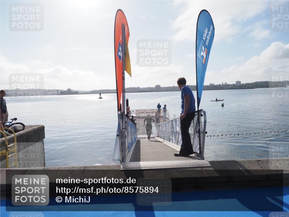 17.08.2025 - KN Förde Triathlon 2025 MichiJ http://msf.ph/oto/8575894 17.08.2025 09:07:41 Schwimmen 104, 103, 104 meine-sportfotos.de