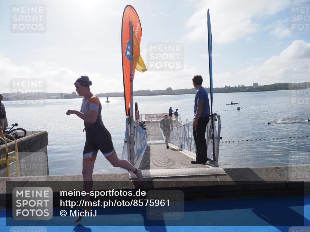 17.08.2025 - KN Förde Triathlon 2025 MichiJ http://msf.ph/oto/8575961 17.08.2025 09:07:47 Schwimmen 103, 104, 103 meine-sportfotos.de
