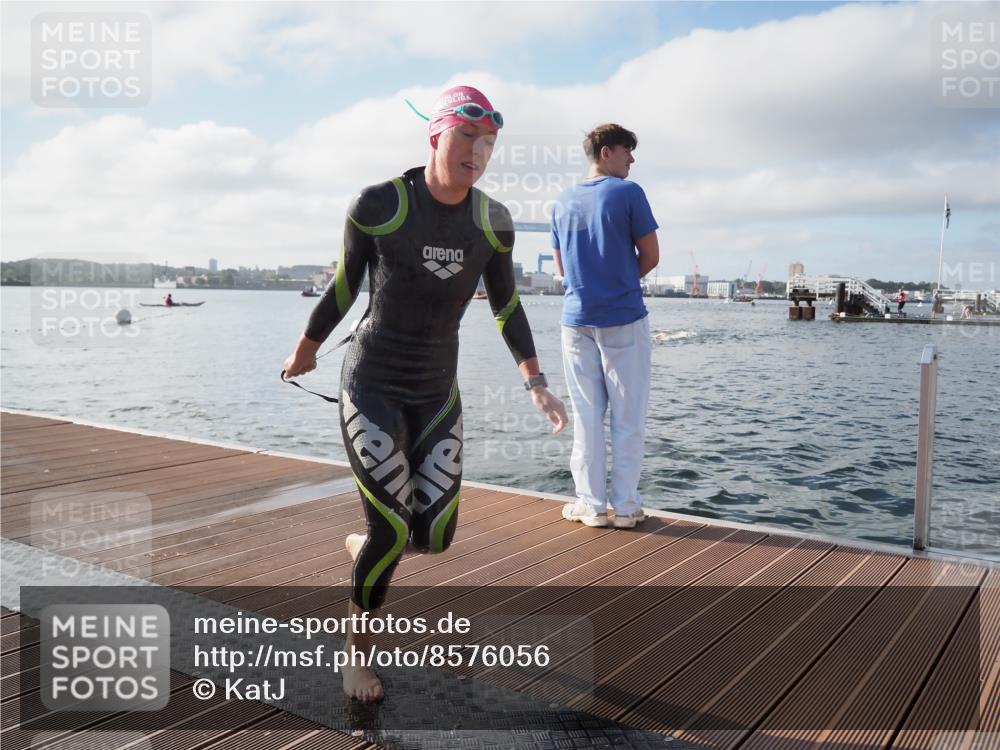 17.08.2025 - KN Förde Triathlon 2025 KatJ http://msf.ph/oto/8576056 17.08.2025 09:10:44 Schwimmen 113, 121, 113, 121 meine-sportfotos.de