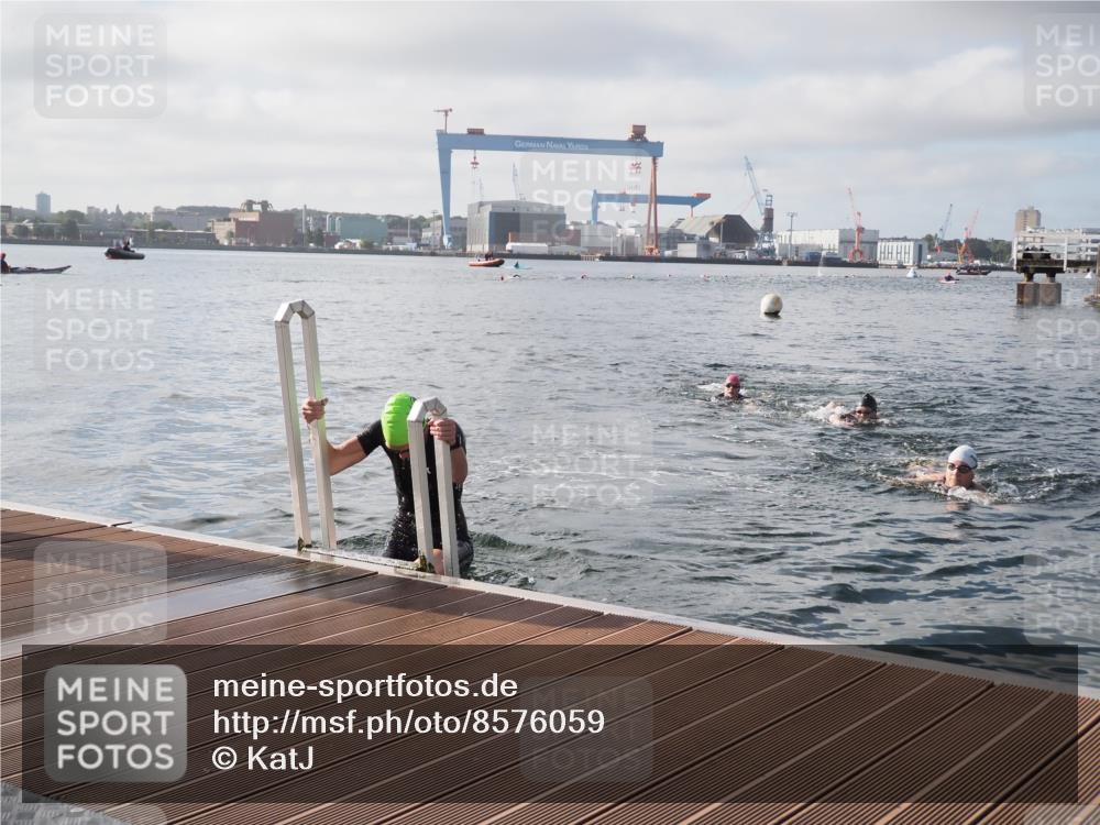 17.08.2025 - KN Förde Triathlon 2025 KatJ http://msf.ph/oto/8576059 17.08.2025 09:11:06 Schwimmen 116, 117, 117 meine-sportfotos.de