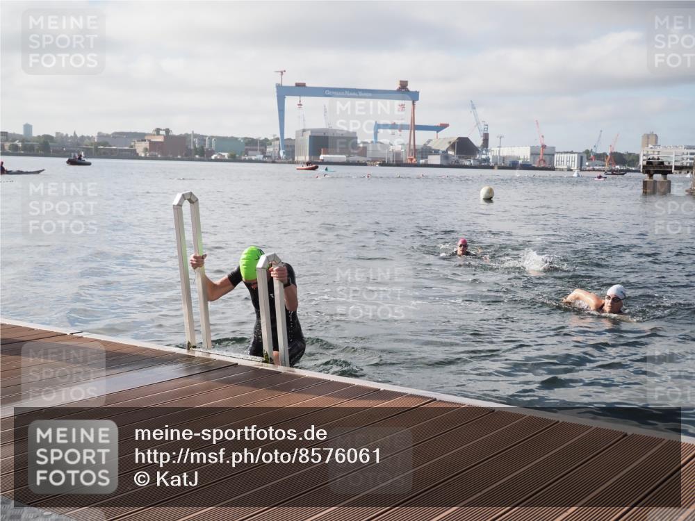 17.08.2025 - KN Förde Triathlon 2025 KatJ http://msf.ph/oto/8576061 17.08.2025 09:11:06 Schwimmen 116, 117, 117 meine-sportfotos.de
