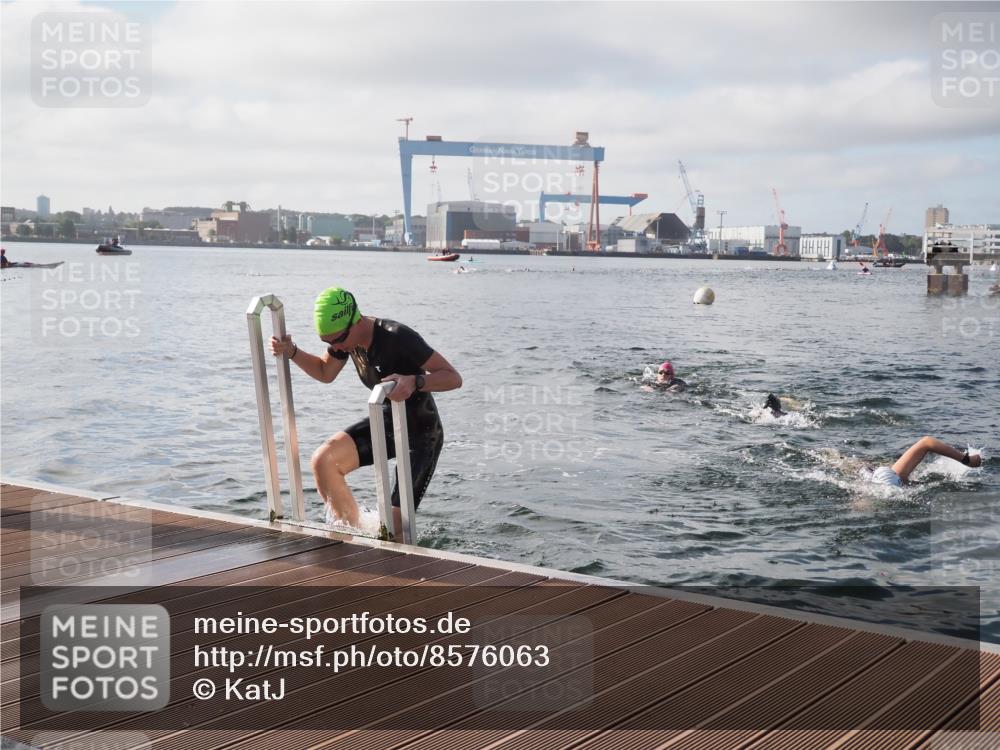 17.08.2025 - KN Förde Triathlon 2025 KatJ http://msf.ph/oto/8576063 17.08.2025 09:11:07 Schwimmen 116, 117, 116, 117 meine-sportfotos.de