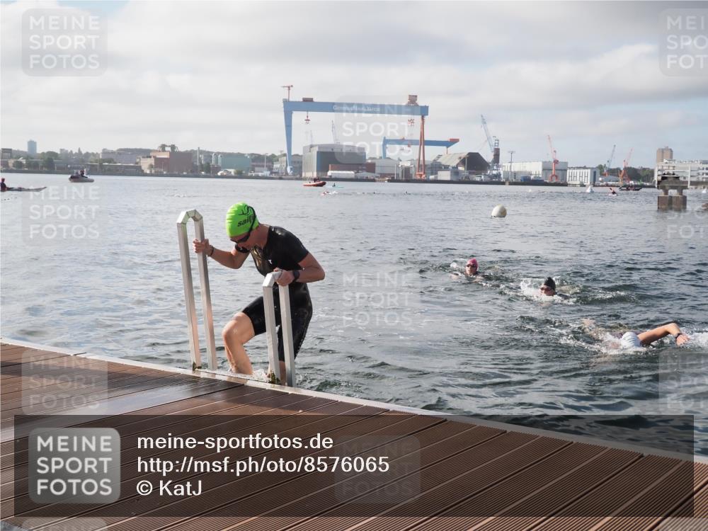 17.08.2025 - KN Förde Triathlon 2025 KatJ http://msf.ph/oto/8576065 17.08.2025 09:11:07 Schwimmen 116, 117, 116, 117 meine-sportfotos.de