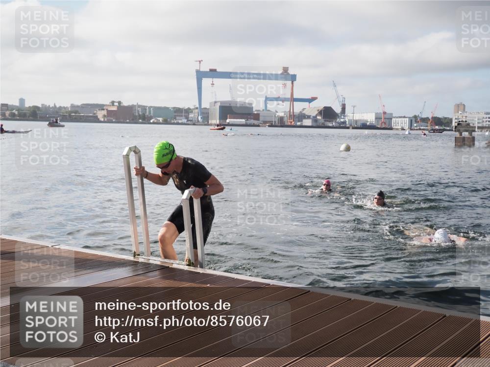17.08.2025 - KN Förde Triathlon 2025 KatJ http://msf.ph/oto/8576067 17.08.2025 09:11:07 Schwimmen 116, 117, 116, 117 meine-sportfotos.de