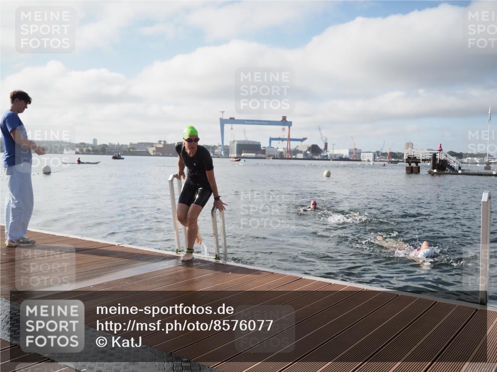 17.08.2025 - KN Förde Triathlon 2025 KatJ http://msf.ph/oto/8576077 17.08.2025 09:11:08 Schwimmen 116, 117, 116, 117 meine-sportfotos.de
