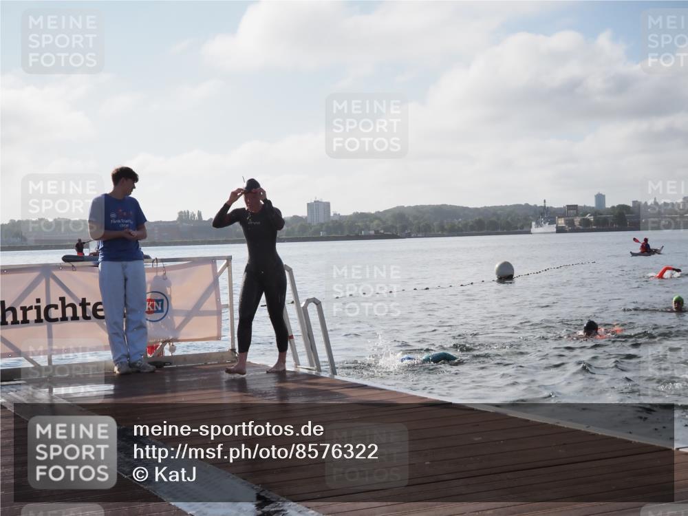 17.08.2025 - KN Förde Triathlon 2025 KatJ http://msf.ph/oto/8576322 17.08.2025 09:13:03 Schwimmen 122, 126, 126 meine-sportfotos.de