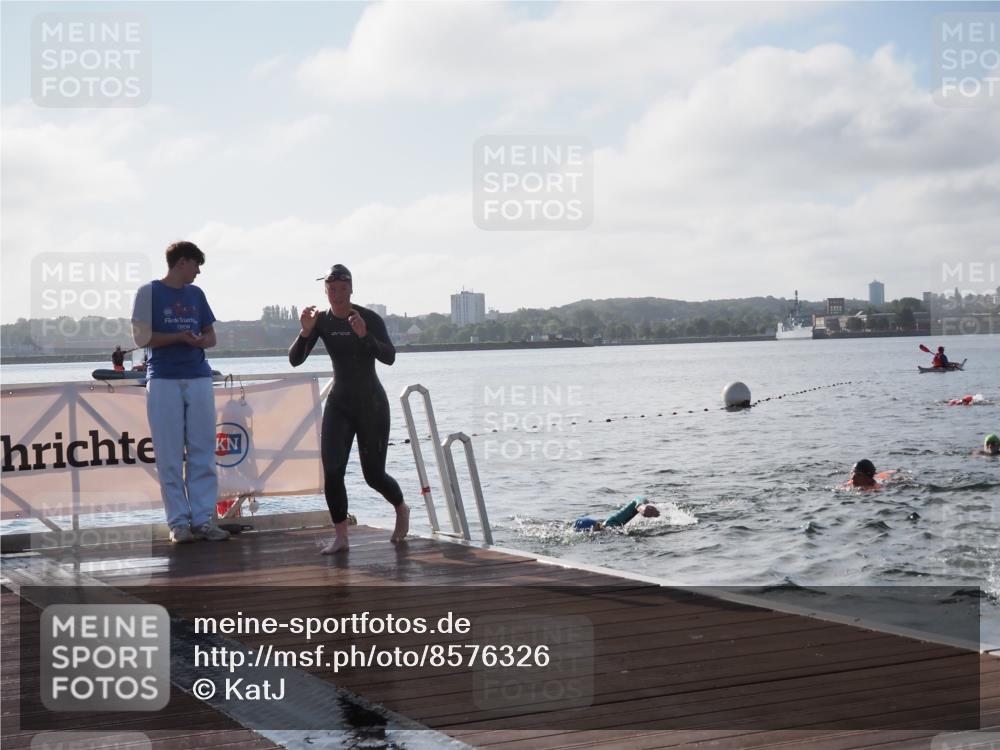 17.08.2025 - KN Förde Triathlon 2025 KatJ http://msf.ph/oto/8576326 17.08.2025 09:13:03 Schwimmen 122, 126, 126 meine-sportfotos.de