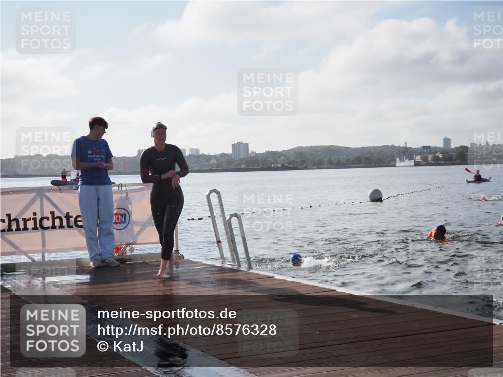 17.08.2025 - KN Förde Triathlon 2025 KatJ http://msf.ph/oto/8576328 17.08.2025 09:13:03 Schwimmen 122, 126, 126 meine-sportfotos.de