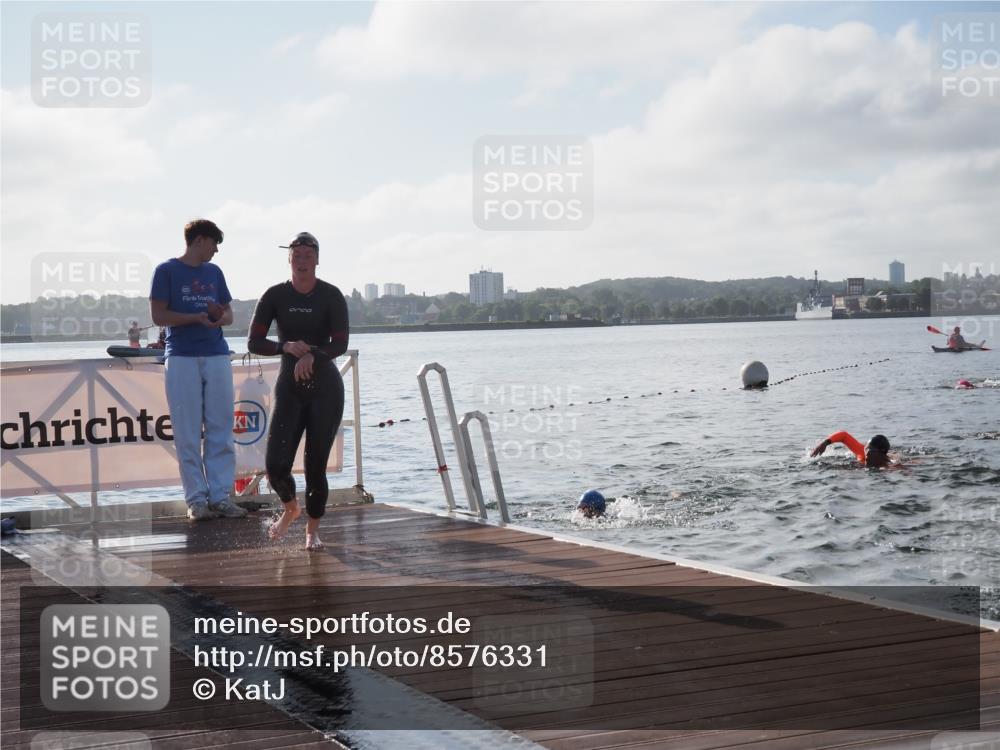 17.08.2025 - KN Förde Triathlon 2025 KatJ http://msf.ph/oto/8576331 17.08.2025 09:13:04 Schwimmen 122, 126, 130, 126 meine-sportfotos.de