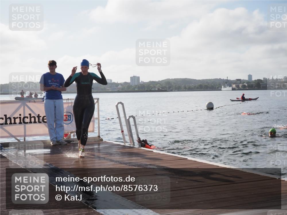 17.08.2025 - KN Förde Triathlon 2025 KatJ http://msf.ph/oto/8576373 17.08.2025 09:13:11 Schwimmen 122, 126, 130, 122, 126, 130 meine-sportfotos.de