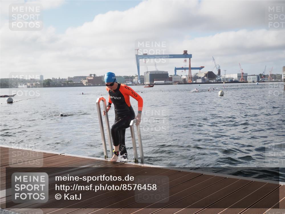 17.08.2025 - KN Förde Triathlon 2025 KatJ http://msf.ph/oto/8576458 17.08.2025 09:13:29 Schwimmen 135, 138, 148, 198, 135, 148, 198 meine-sportfotos.de