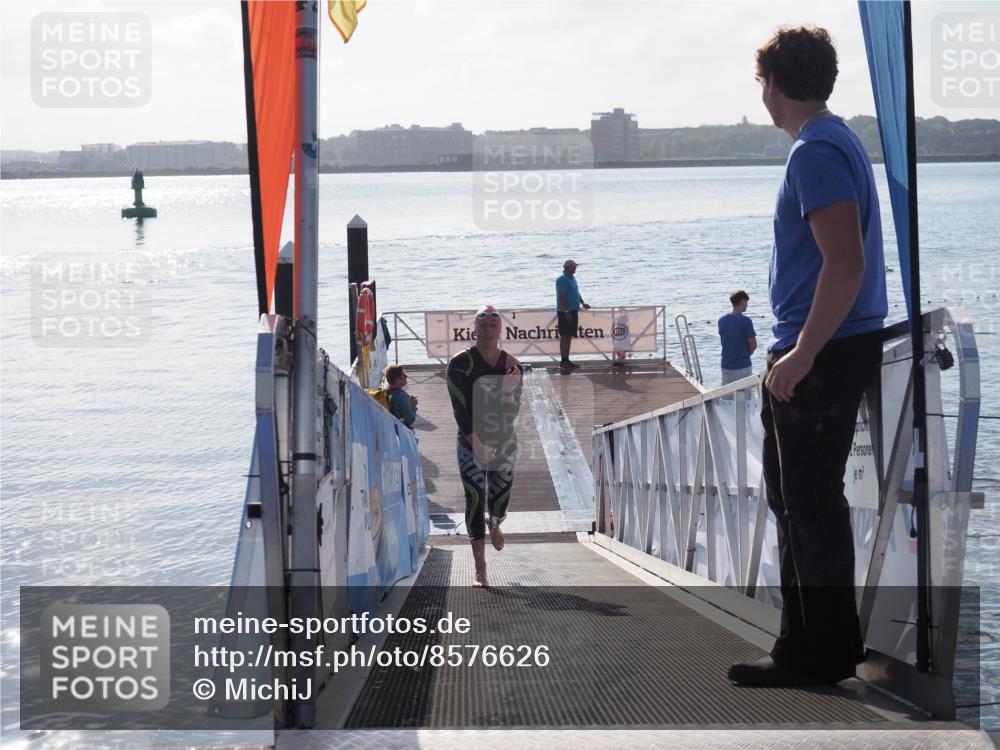 17.08.2025 - KN Förde Triathlon 2025 MichiJ http://msf.ph/oto/8576626 17.08.2025 09:10:48 Schwimmen 113, 121, 121 meine-sportfotos.de