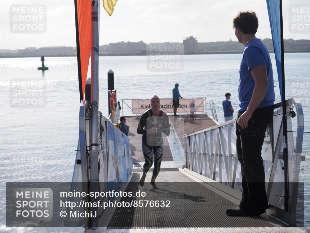 17.08.2025 - KN Förde Triathlon 2025 MichiJ http://msf.ph/oto/8576632 17.08.2025 09:10:48 Schwimmen 113, 121, 121 meine-sportfotos.de
