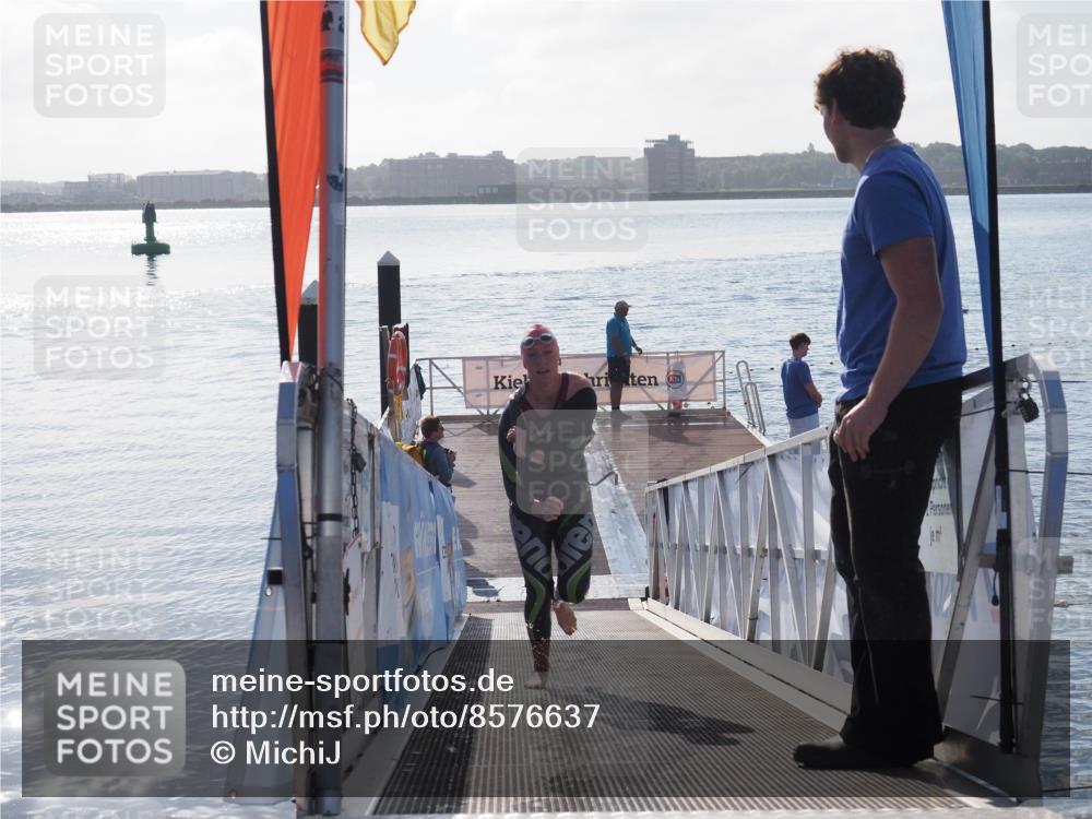17.08.2025 - KN Förde Triathlon 2025 MichiJ http://msf.ph/oto/8576637 17.08.2025 09:10:48 Schwimmen 113, 121, 121 meine-sportfotos.de