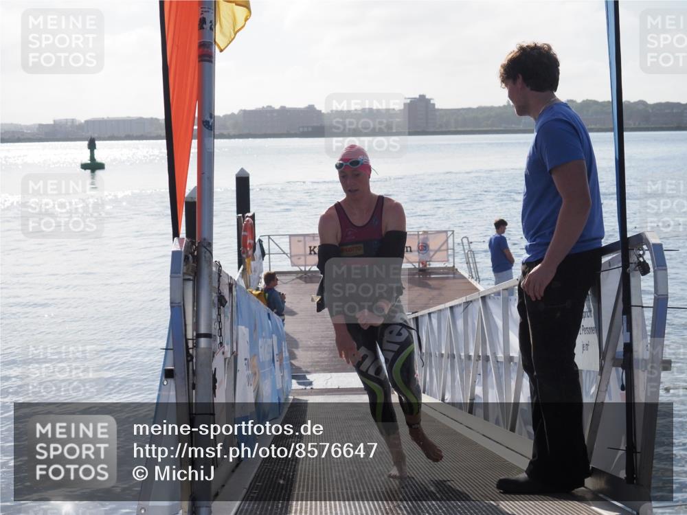 17.08.2025 - KN Förde Triathlon 2025 MichiJ http://msf.ph/oto/8576647 17.08.2025 09:10:49 Schwimmen 113, 121, 121 meine-sportfotos.de