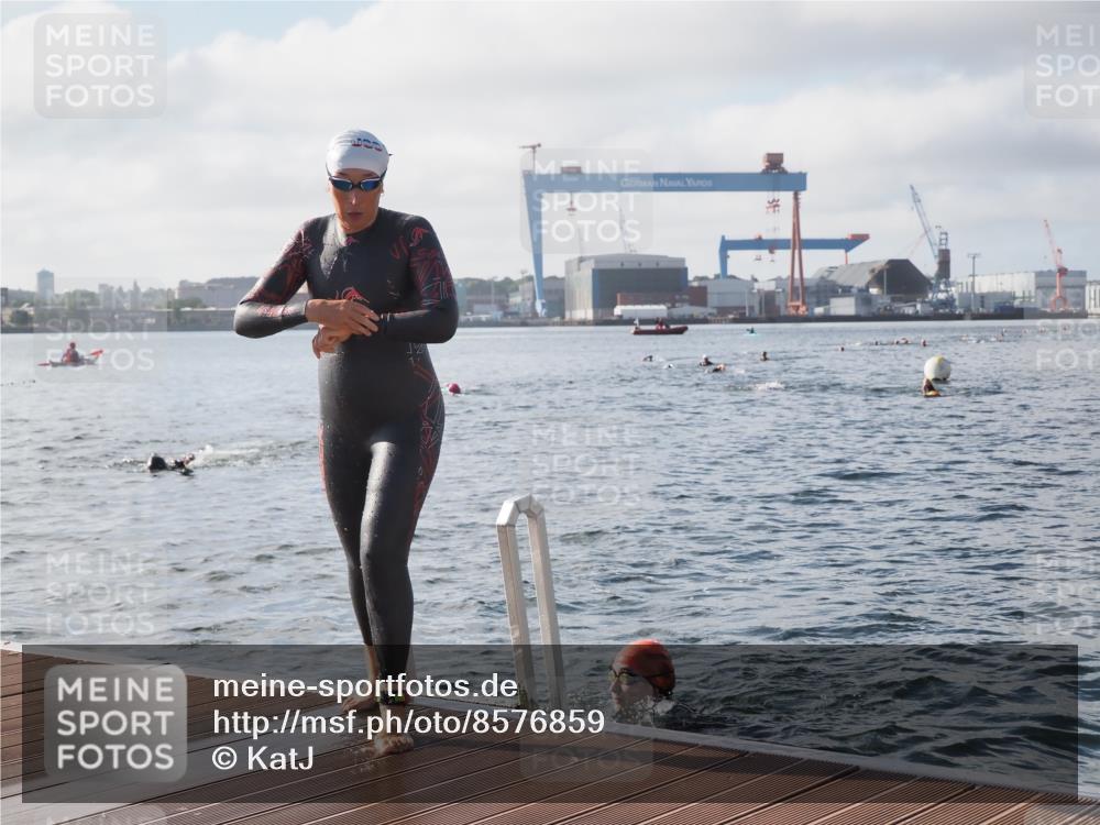 17.08.2025 - KN Förde Triathlon 2025 KatJ http://msf.ph/oto/8576859 17.08.2025 09:15:22 Schwimmen 141, 143, 149, 141, 143, 149 meine-sportfotos.de