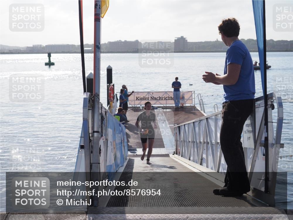 17.08.2025 - KN Förde Triathlon 2025 MichiJ http://msf.ph/oto/8576954 17.08.2025 09:12:51 Schwimmen 136, 142, 142 meine-sportfotos.de