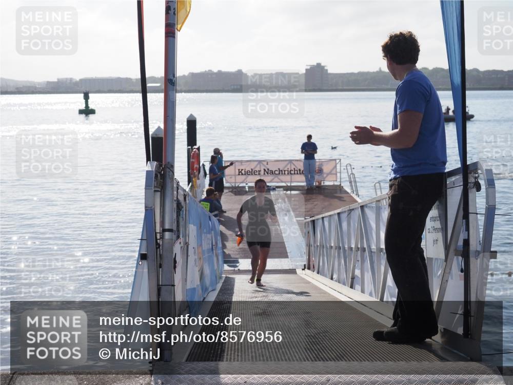 17.08.2025 - KN Förde Triathlon 2025 MichiJ http://msf.ph/oto/8576956 17.08.2025 09:12:52 Schwimmen 136, 142, 142 meine-sportfotos.de