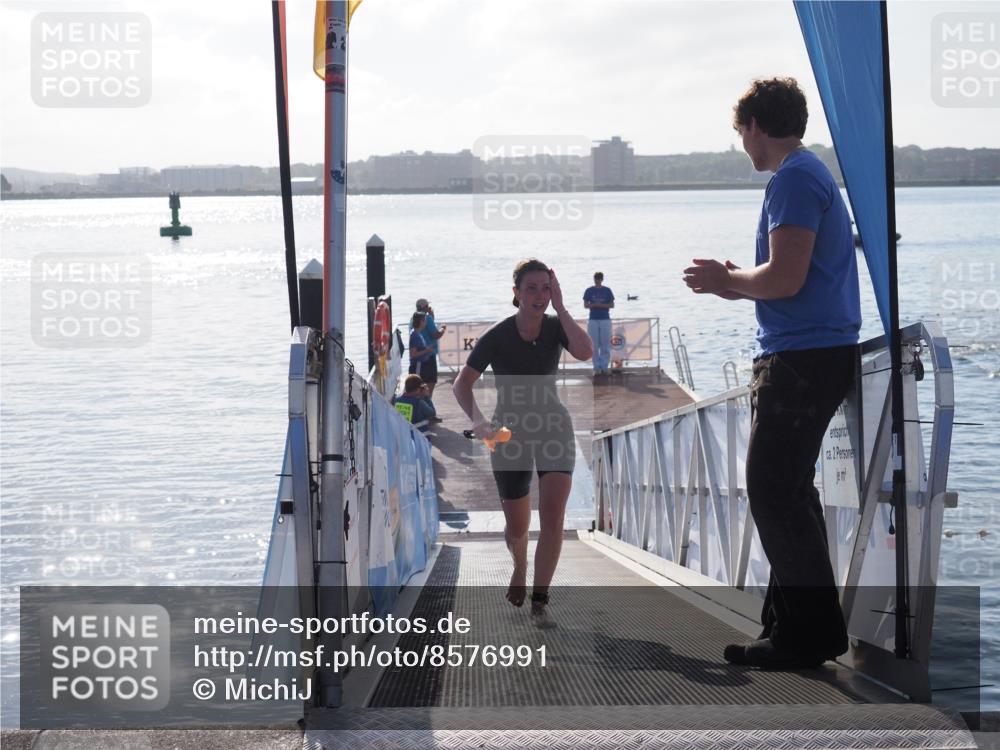 17.08.2025 - KN Förde Triathlon 2025 MichiJ http://msf.ph/oto/8576991 17.08.2025 09:12:54 Schwimmen 136, 142, 142 meine-sportfotos.de