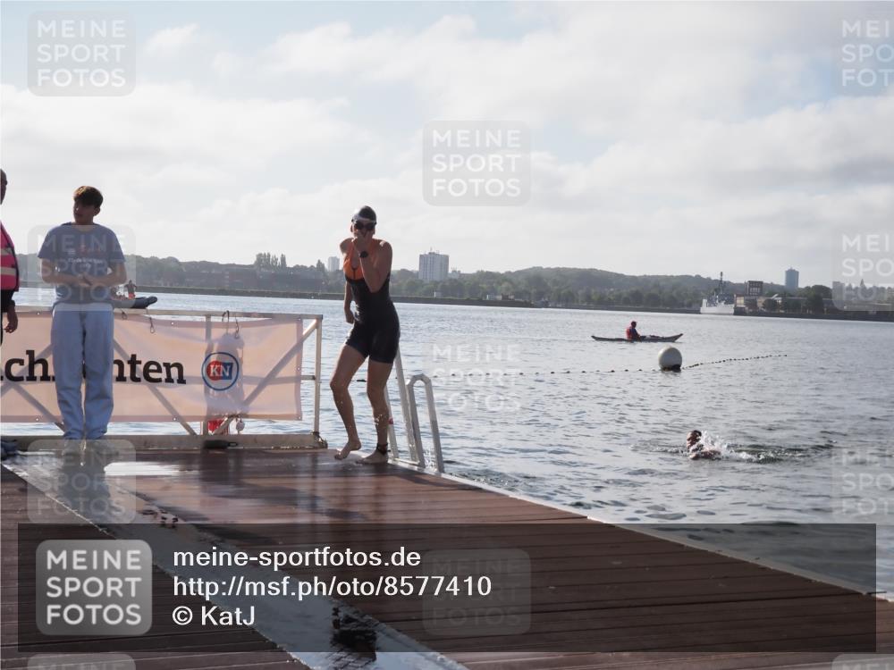 17.08.2025 - KN Förde Triathlon 2025 KatJ http://msf.ph/oto/8577410 17.08.2025 09:17:02 Schwimmen 158, 204, 158 meine-sportfotos.de