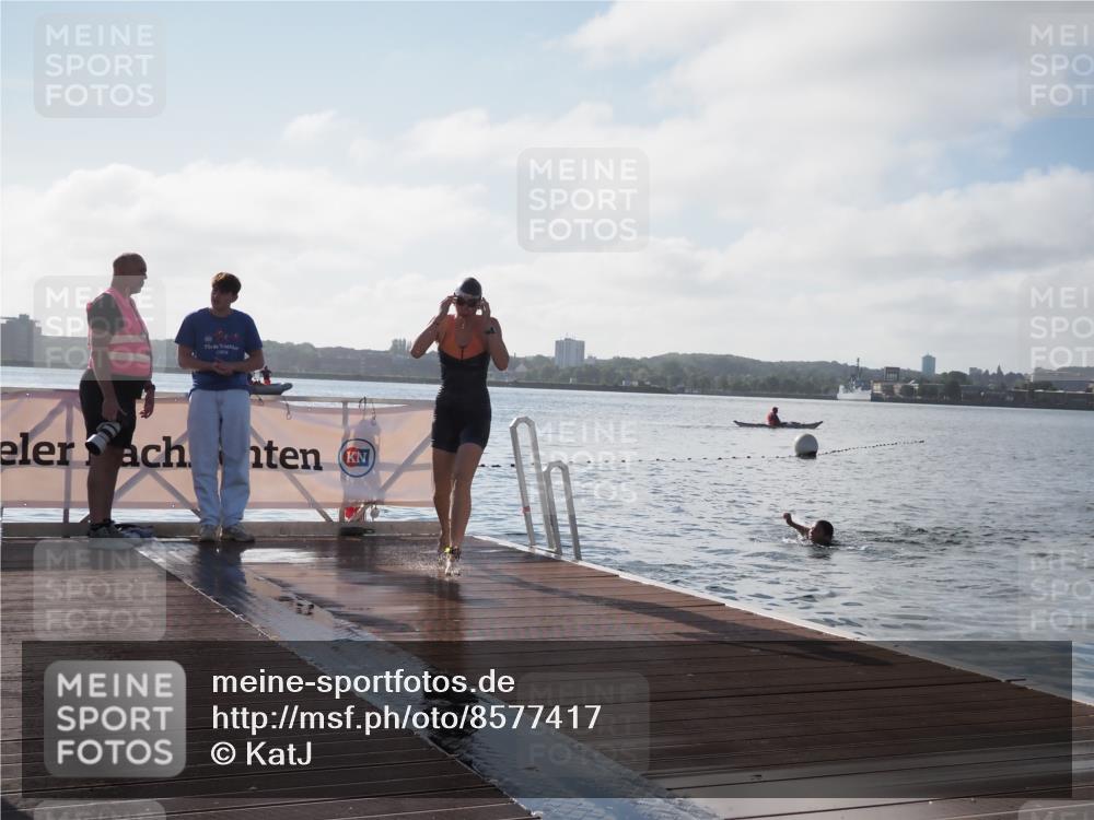 17.08.2025 - KN Förde Triathlon 2025 KatJ http://msf.ph/oto/8577417 17.08.2025 09:17:03 Schwimmen 158, 204, 158 meine-sportfotos.de