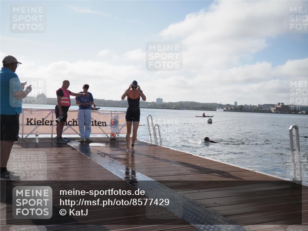 17.08.2025 - KN Förde Triathlon 2025 KatJ http://msf.ph/oto/8577429 17.08.2025 09:17:03 Schwimmen 158, 204, 158 meine-sportfotos.de