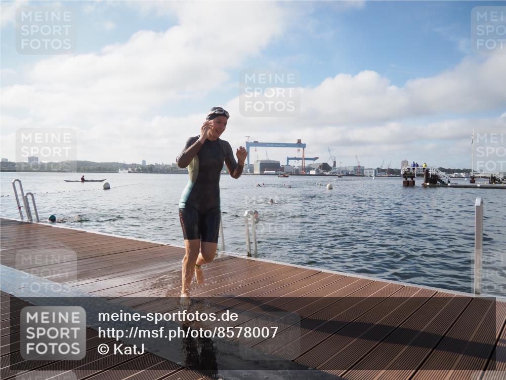 17.08.2025 - KN Förde Triathlon 2025 KatJ http://msf.ph/oto/8578007 17.08.2025 09:18:09 Schwimmen 189, 254, 175, 189, 254 meine-sportfotos.de