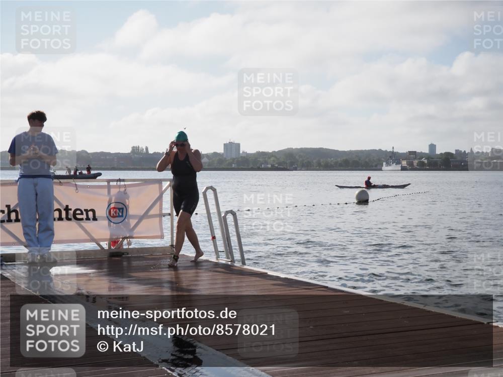 17.08.2025 - KN Förde Triathlon 2025 KatJ http://msf.ph/oto/8578021 17.08.2025 09:18:19 Schwimmen 174, 185, 174, 185, 254 meine-sportfotos.de