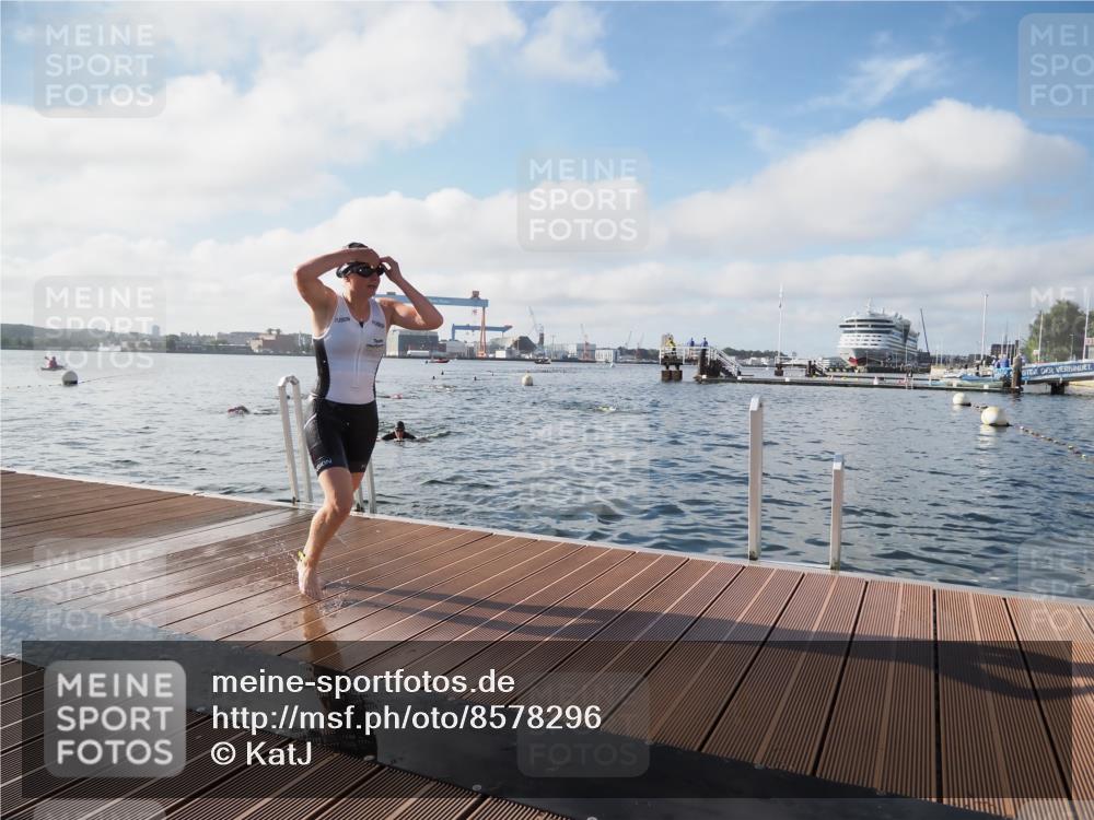 17.08.2025 - KN Förde Triathlon 2025 KatJ http://msf.ph/oto/8578296 17.08.2025 09:18:49 Schwimmen 153, 153, 250 meine-sportfotos.de