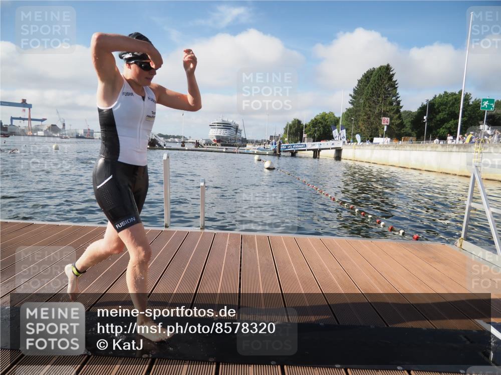 17.08.2025 - KN Förde Triathlon 2025 KatJ http://msf.ph/oto/8578320 17.08.2025 09:18:50 Schwimmen 153, 153, 250 meine-sportfotos.de