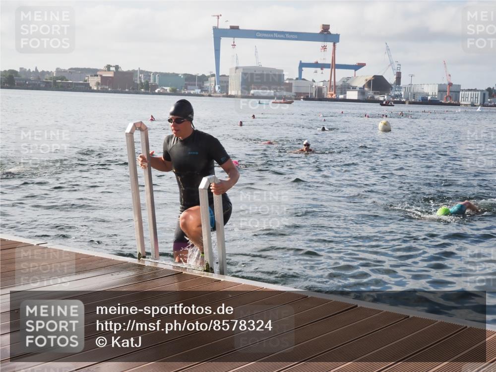 17.08.2025 - KN Förde Triathlon 2025 KatJ http://msf.ph/oto/8578324 17.08.2025 09:19:02 Schwimmen 173, 184, 173, 184 meine-sportfotos.de