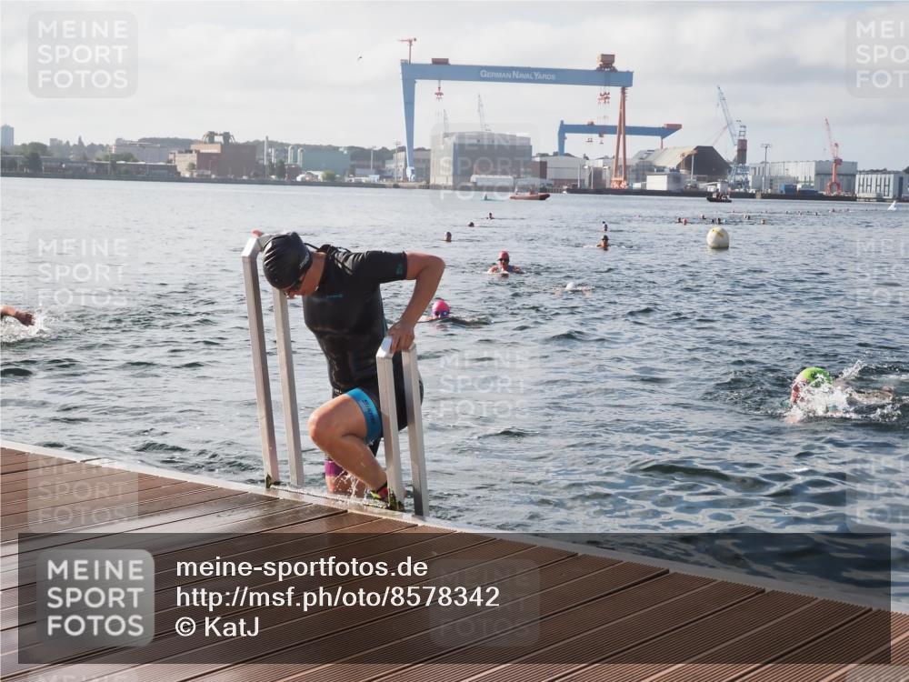 17.08.2025 - KN Förde Triathlon 2025 KatJ http://msf.ph/oto/8578342 17.08.2025 09:19:03 Schwimmen 173, 184, 220, 173, 184 meine-sportfotos.de
