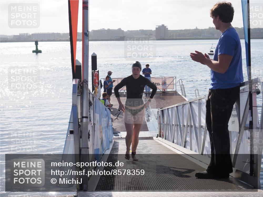 17.08.2025 - KN Förde Triathlon 2025 MichiJ http://msf.ph/oto/8578359 17.08.2025 09:15:46 Schwimmen 131, 141, 131 meine-sportfotos.de
