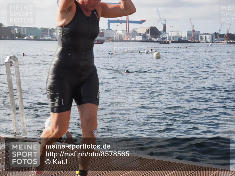 17.08.2025 - KN Förde Triathlon 2025 KatJ http://msf.ph/oto/8578565 17.08.2025 09:19:26 Schwimmen 183, 186, 187, 183, 186, 187, 219, 220 meine-sportfotos.de