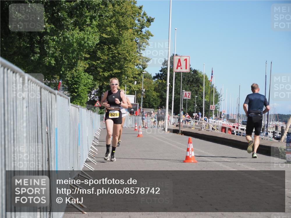 17.08.2025 - KN Förde Triathlon 2025 KatJ http://msf.ph/oto/8578742 17.08.2025 12:15:13 Laufen 625 meine-sportfotos.de