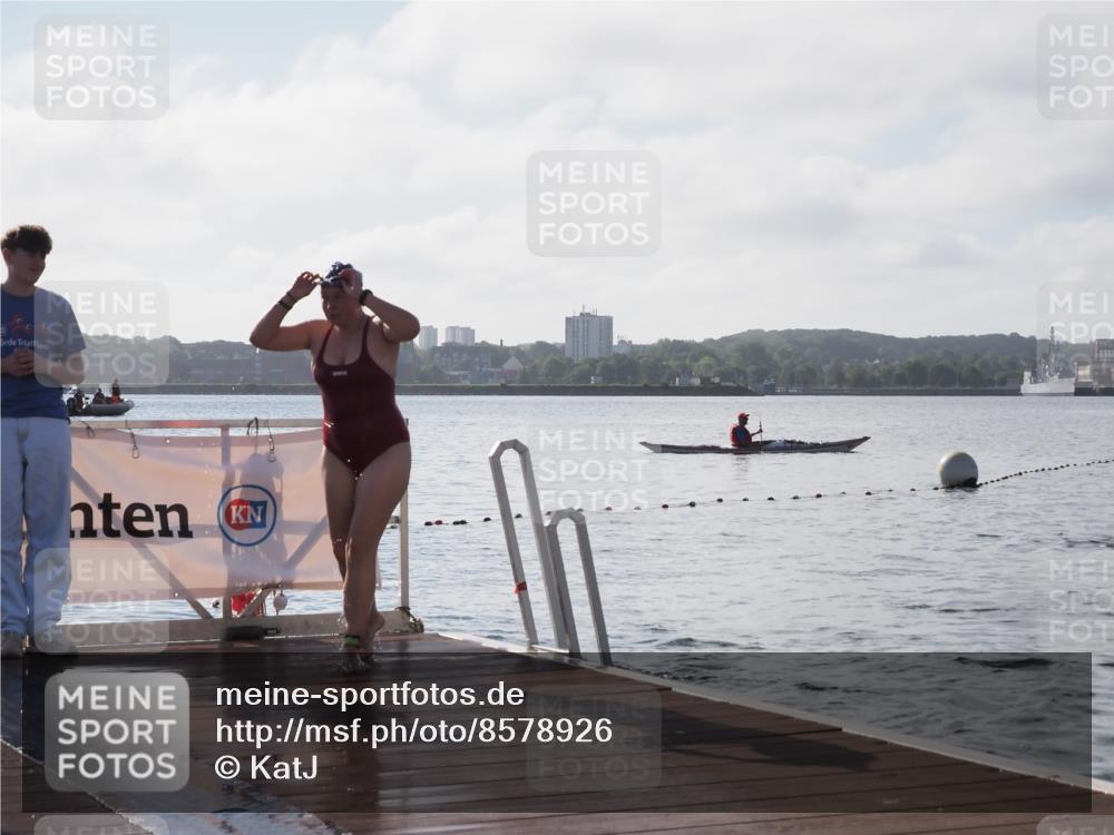 17.08.2025 - KN Förde Triathlon 2025 KatJ http://msf.ph/oto/8578926 17.08.2025 09:19:58 Schwimmen 195, 202, 163, 195, 202 meine-sportfotos.de