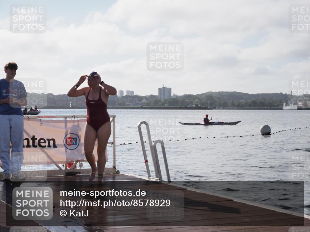 17.08.2025 - KN Förde Triathlon 2025 KatJ http://msf.ph/oto/8578929 17.08.2025 09:19:58 Schwimmen 195, 202, 163, 195, 202 meine-sportfotos.de
