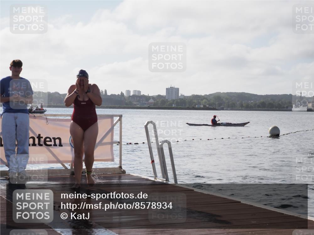 17.08.2025 - KN Förde Triathlon 2025 KatJ http://msf.ph/oto/8578934 17.08.2025 09:19:59 Schwimmen 195, 202, 163, 195, 202 meine-sportfotos.de