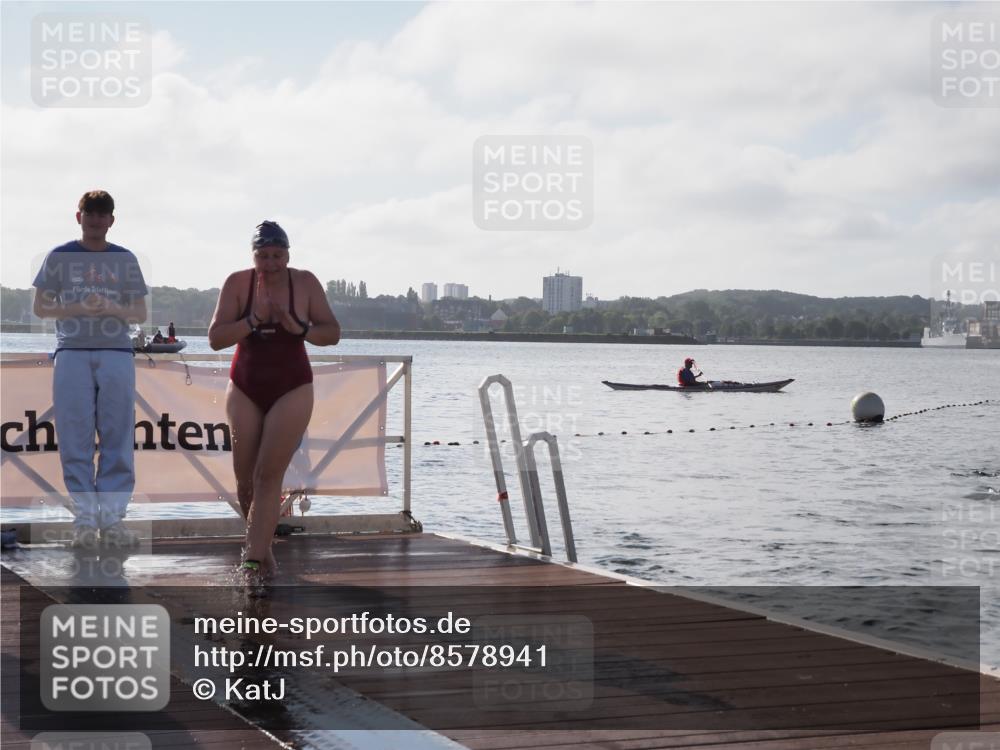 17.08.2025 - KN Förde Triathlon 2025 KatJ http://msf.ph/oto/8578941 17.08.2025 09:19:59 Schwimmen 195, 202, 163, 195, 202 meine-sportfotos.de