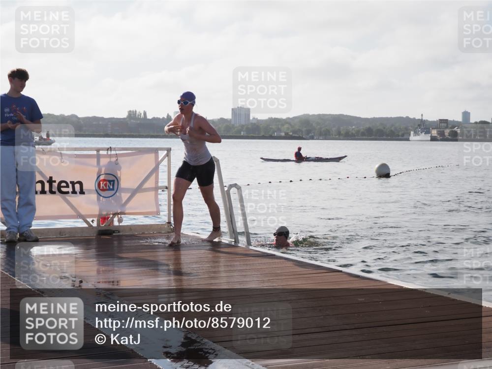 17.08.2025 - KN Förde Triathlon 2025 KatJ http://msf.ph/oto/8579012 17.08.2025 09:20:12 Schwimmen 179, 196, 179, 195, 196 meine-sportfotos.de